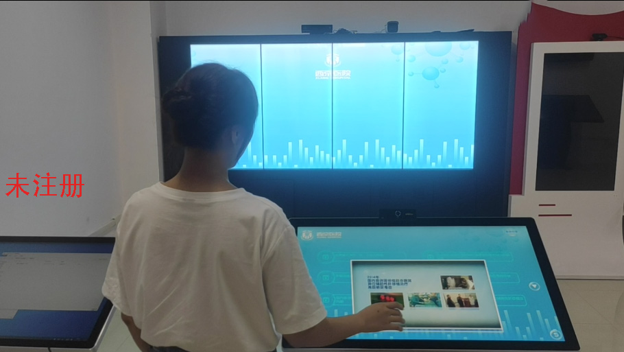 双屏联动展示互动系统